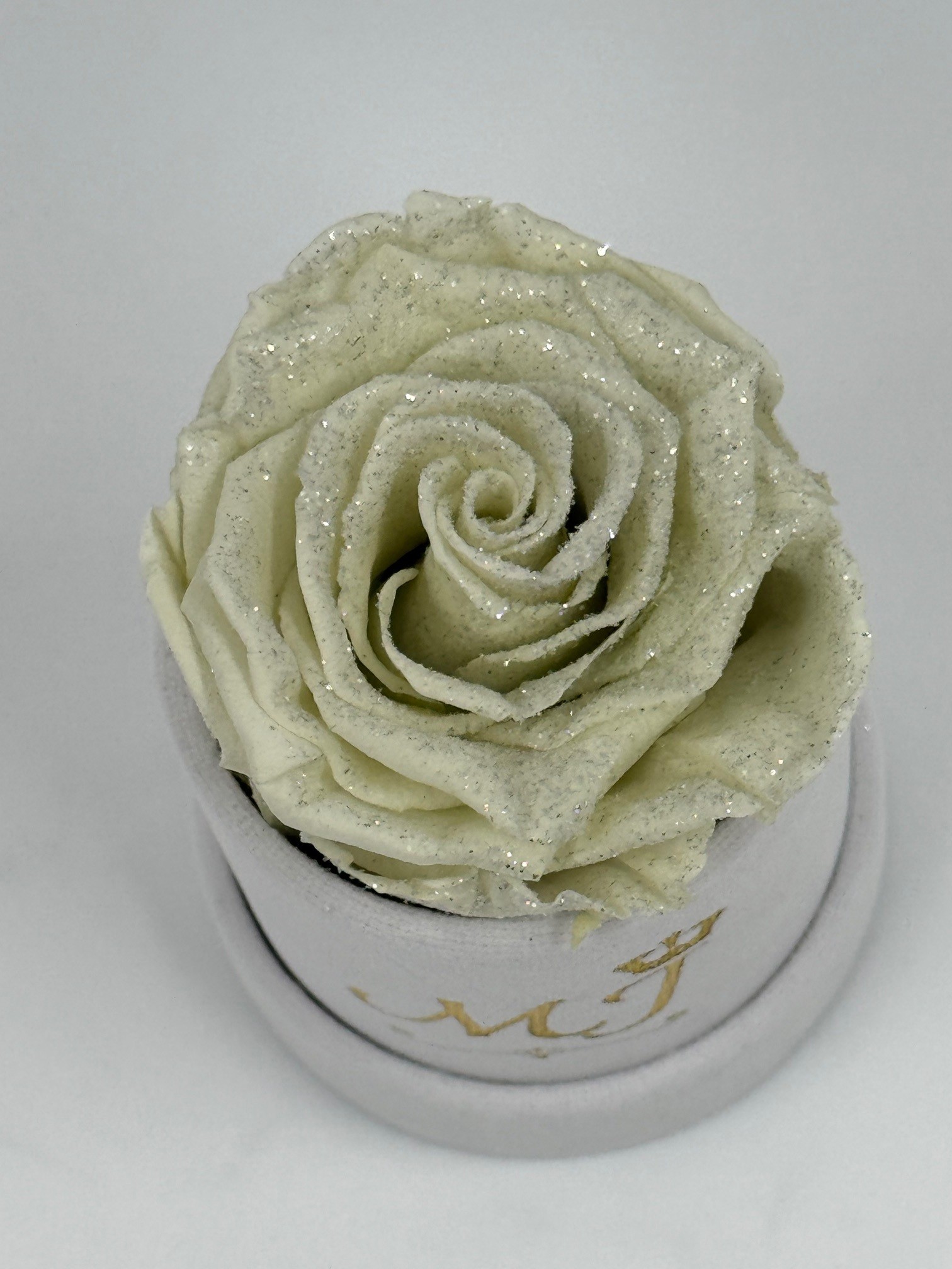 Pearl-Cream Medium Satin Rose Small White Box 3 Petite-boite-blanche-satin